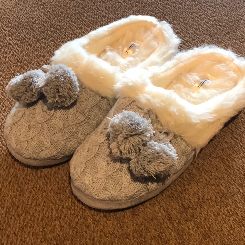SOMA Fuzzy Slippers- NWT